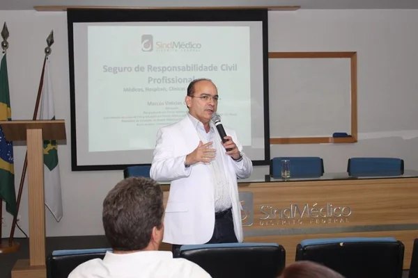 Saúde apura conduta do presidente do SindMédicos que incitou servidor a travar máquina pública