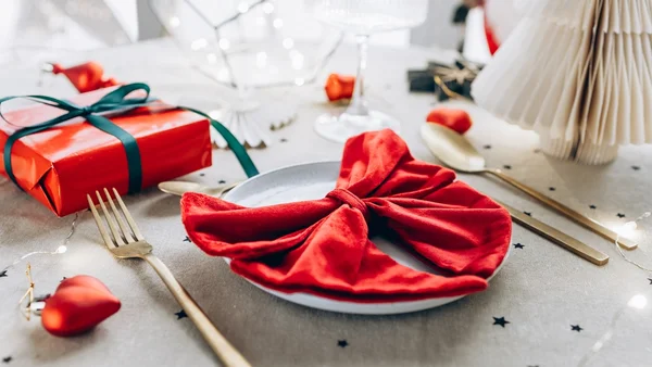 Como fazer uma linda mesa posta de Natal, segundo experts