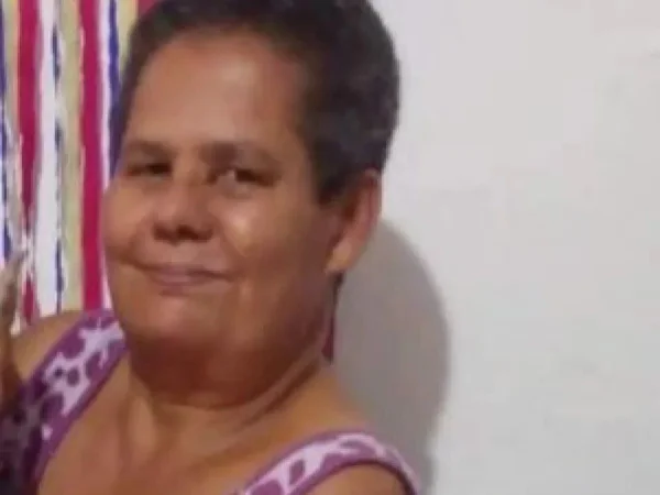 Foto colorida de Luzia Helena Reis, de 60 anos - Metrópoles