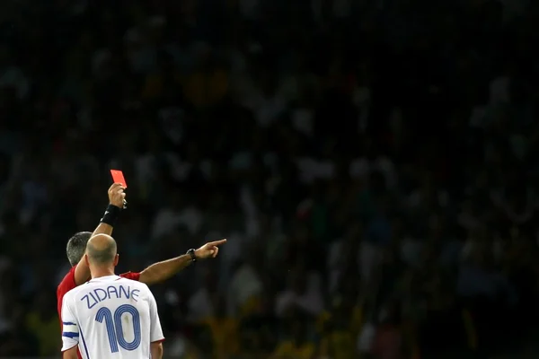 Zinedine Zidane é expulso na final da Copa de 2006