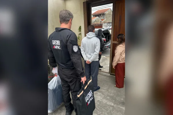 homem preso aliciamento de menores