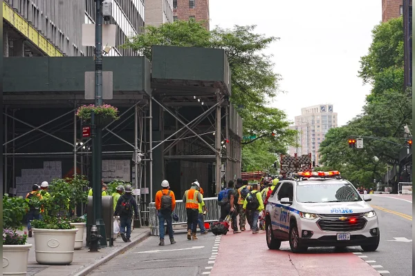 Prédio de 37 andares corre risco de desabar em Nova York - destaque galeria Prédio de 37 andares corre risco de desabar em Nova York - destaque galeria