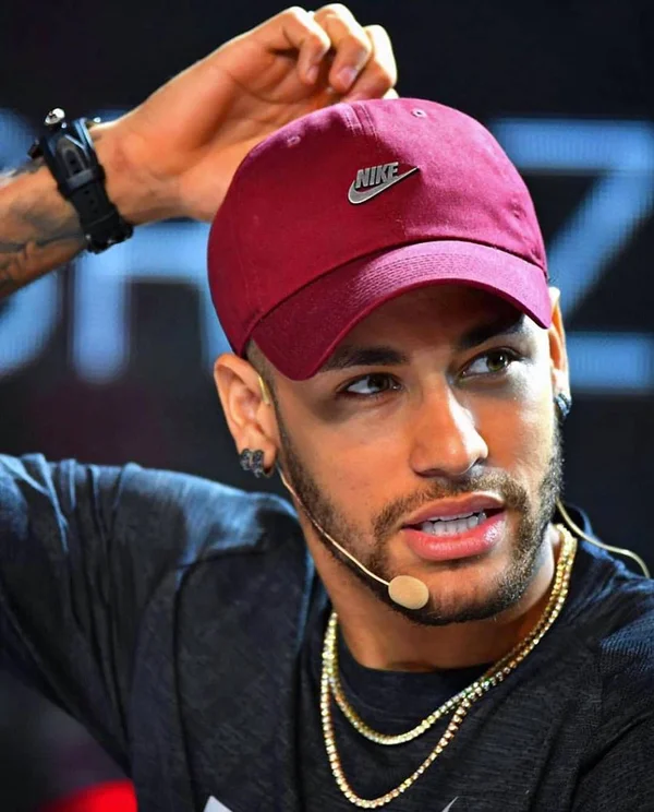 Na França, vídeo de Neymar é chamado de “surrealista”