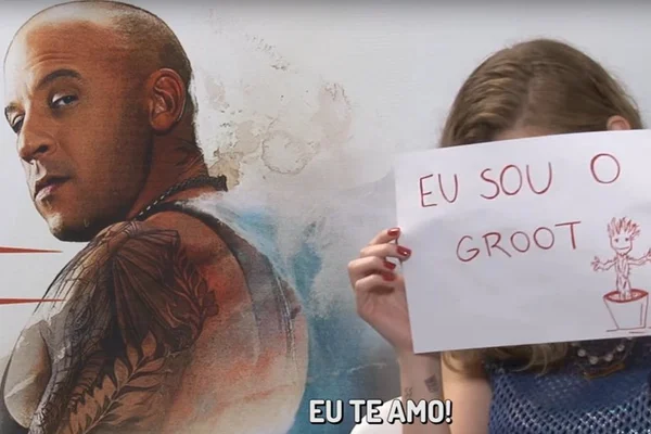 Vin Diesel assedia blogueira brasileira durante entrevista