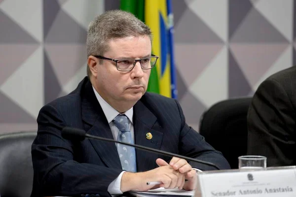 Anastasia comunica ao PSDB que está de mudança para o PSD