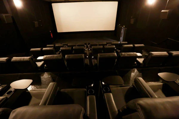 Poltronas em sala de cinema - Metrópoles