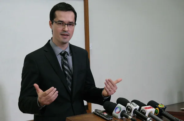 Foco da Lava Jato em 2016 será contas ilegais, diz Dallagnol