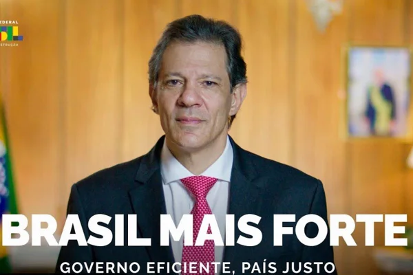 Imagem colorida do ministro da Fazenda, Fernando Haddad