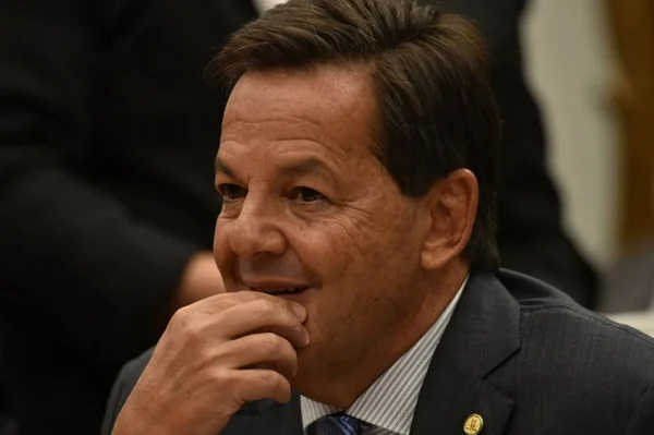 Relator dá parecer a favor de denúncia contra Michel Temer
