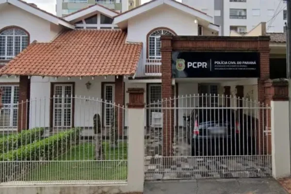 Imagem colorida, delegacia da Polícia Civil do Paraná- Metrópoles