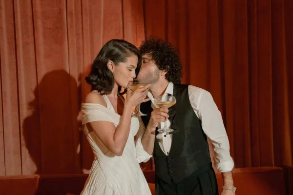 Selena Gomez e Benny Blanco em fotos do casamento - Metrópoles