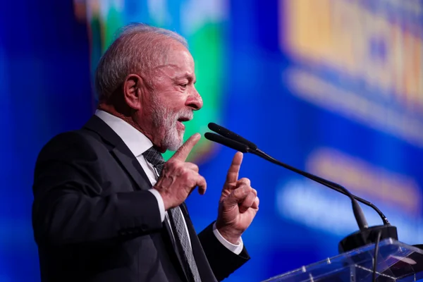 Lula protesta contra preço do gás: “Sai da Petrobras a R$ 37”. Vídeo