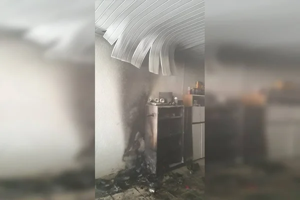 Bombeiros evitam que veículos peguem fogo em loja automotiva no DF