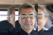 Ele bateu na traseira de um caminhão carregado com cimento