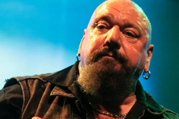 Foto colorida de Paul Di’Anno