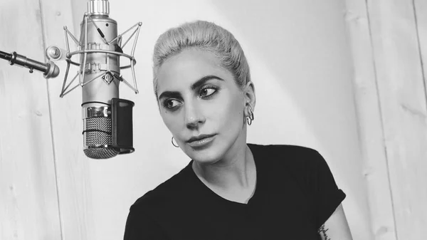 2016: o ano em que Lady Gaga amadureceu e se reconstruiu