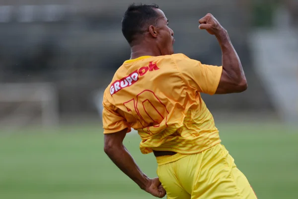 Candangão: Marcos Aurélio faz 2 e Brasiliense estreia com vitória