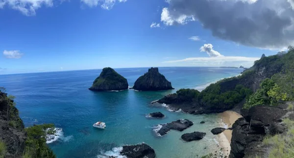 praia em Fernando de Noronha