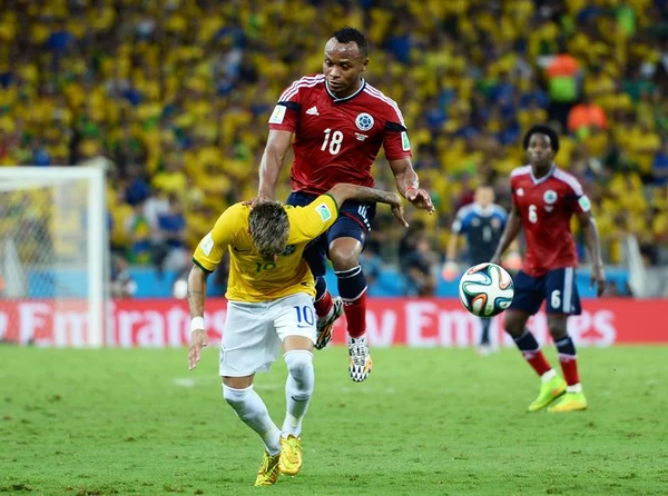 Quatro anos após tirar Neymar da Copa 2014, colombiano se aposenta