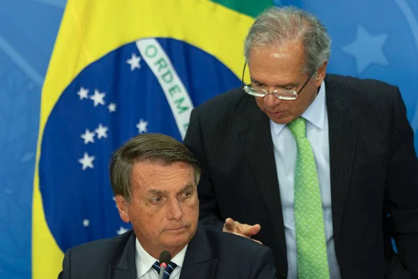 O ministro da Economia, Paulo Guedes, e o presidente Jair Bolsonaro durante declaração à imprensa, no Palácio do Planalto