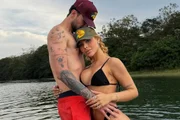 Luan Pereira e Victória Miranda posam durante passeio Luan Pereira e Victória Miranda posam durante passeio