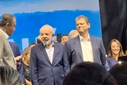 Lula e Tarcísio durante evento de publicação do edital Túnel Santos-Guarujá nesta quinta (27/2)