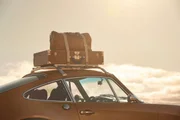 Bagageiro de teto acomoda desde um baú até uma prancha de surfe ou um par de esquis Bagageiro de teto acomoda desde um baú até uma prancha de surfe ou um par de esquis