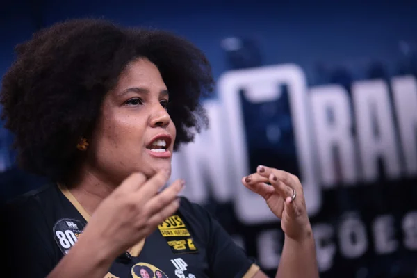A candidata a presidência pela União Popular, Samara Martins, durante entrevista para o Panorama Eleições no estúdio Metrópoles