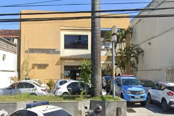 Imagem colorida, RJ: polícia investiga mãe de menina torturada por padrasto - Metrópoles