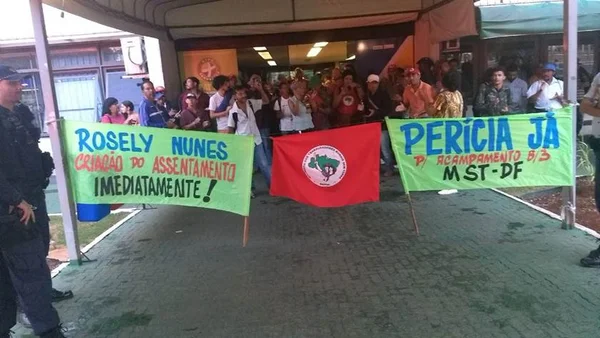Integrantes do MST ocupam prédio da Terracap