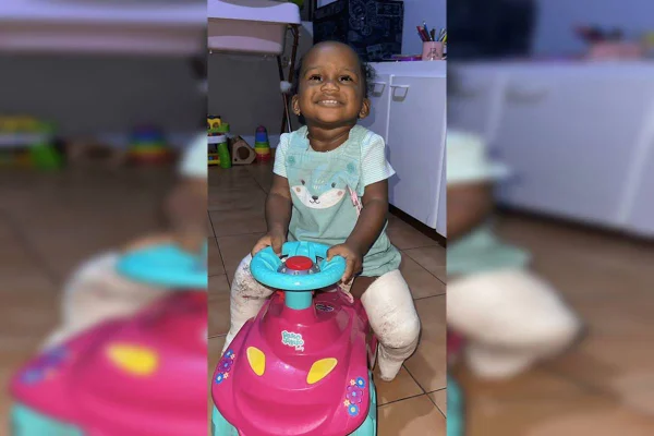 Família faz vaquinha para tratamento de bebê com displasia