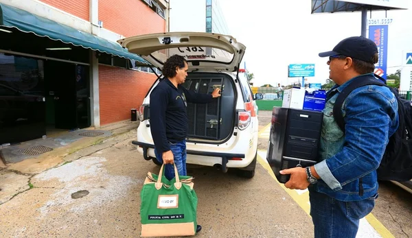 Polícia Civil cumpre mandados de busca e apreensão na casa do ex-secretário de Transportes do DF e na Câmara Legislativa