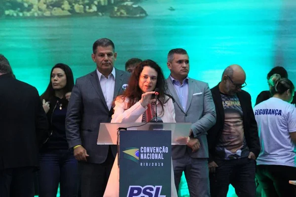 Discurso de Janaína Paschoal surpreende e irrita aliados de Bolsonaro