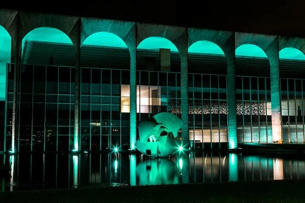 Bolsonaro decide que Itamaraty ficará com diplomata de carreira