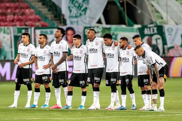 Luan e demais jogadores do Corinthians