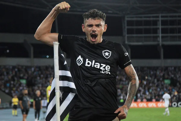 Conheça mais sobre Tiquinho Soares, camisa 9 do Botafogo, que encara o Boavista em Brasília