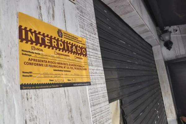 Estabelecimento nos Jardins e interditado pelas autoridades sanitarias apos caso de intoxicacao de bebidas com metanol4