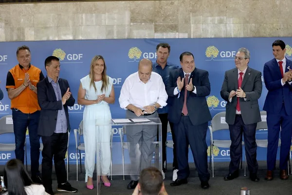 Governador Ibaneis rocha sanciona lei para equiparar os valores