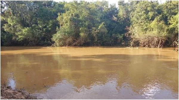 MG: criança desaparece em riacho após nadar sobre tampa de isopor