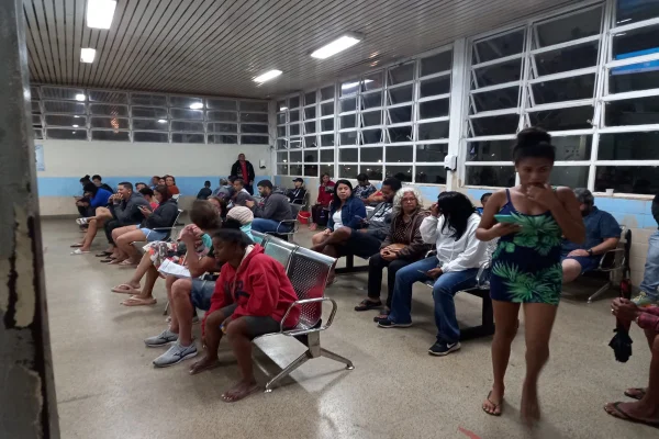 Hospitais públicos e privados colapsam com epidemia de dengue no DF