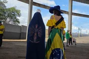 Crianças participam de ato de Flávio Bolsonaro (PL) na reta final da campanha eleitoral vestidas de Nossa Senhora Aparecida e "Rainha do Bem", em Americana, no interior de São Paulo, em meio à polêmica com a padroeira do Brasil Crianças participam de ato de Flávio Bolsonaro (PL) na reta final da campanha eleitoral vestidas de Nossa Senhora Aparecida e "Rainha do Bem", em Americana, no interior de São Paulo, em meio à polêmica com a padroeira do Brasil
