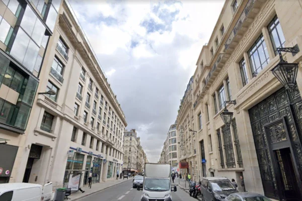 Polícia impede atentado com bomba em frente a banco dos EUA em Paris