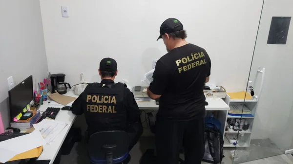 PF investiga esquema de diplomas falsos para formar vigilantes