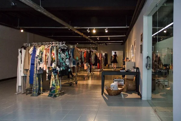 Estilista Layana Thomaz promove mais uma edição de bazar beneficente