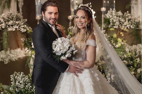 Solange Almeida se casa no religioso com Monilton Moura