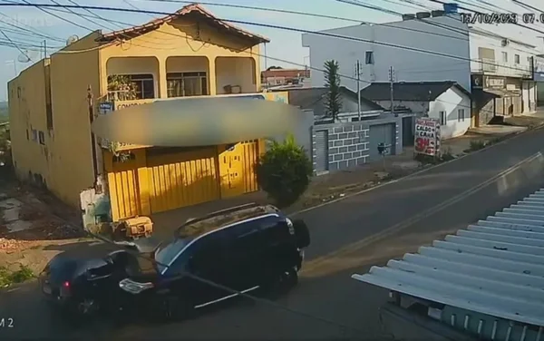 imagem colorida colisão transito e briga de motoristas anapolis