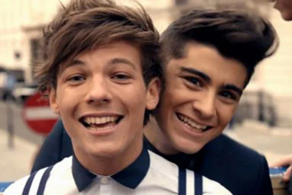 Zayn e Louis Tomlinson em bastidores de videoclipe