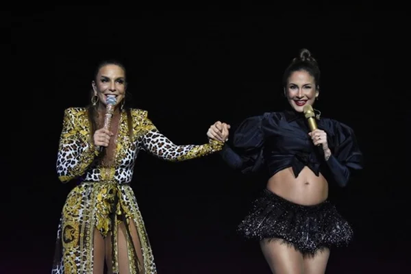 Claudia Leitte participa de show de Ivete e recebe elogio: “Linda”