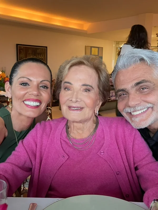 Mocita Fagundes homenageia Tarcísio Filho em meio ao luto e emociona - destaque galeria Mocita Fagundes homenageia Tarcísio Filho em meio ao luto e emociona - destaque galeria