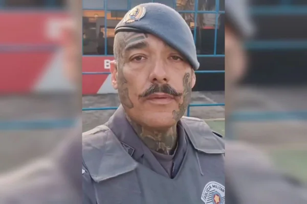 Imagem colorida mostra o PM Soldado Coutinho, conhecido como "Demolidor" nas redes sociais - Metrópoles